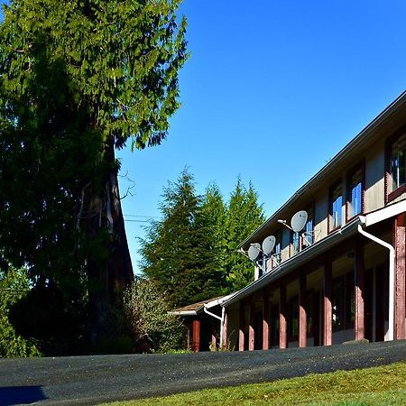 The Bamfield Motel Salmon Beach Exterior photo