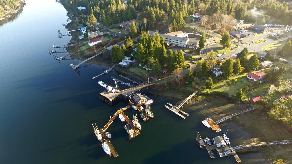 The Bamfield Motel Salmon Beach Exterior photo