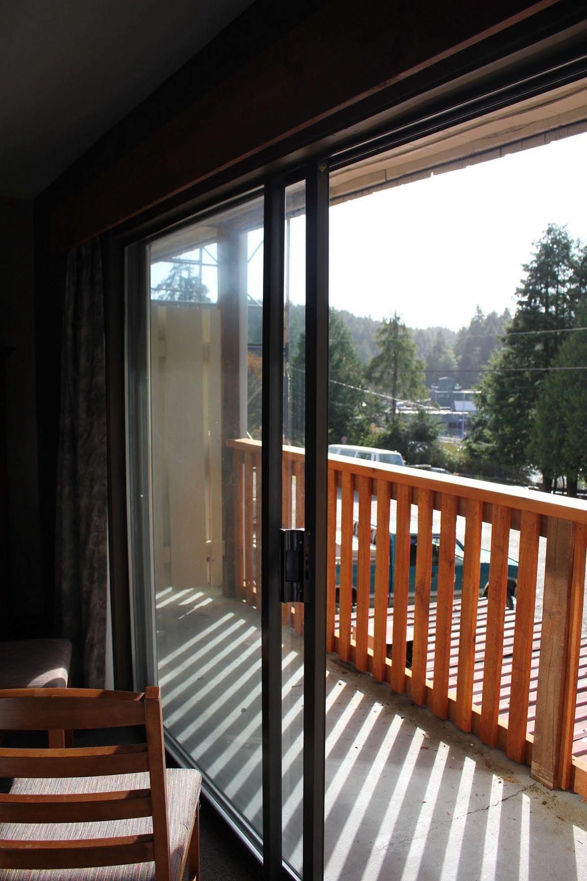 The Bamfield Motel Salmon Beach Exterior photo